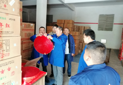 畢節市市場監管局赴大方縣開展危化品及煙花爆竹安全監管專項檢查 筑牢日用雜品銷售安全防線